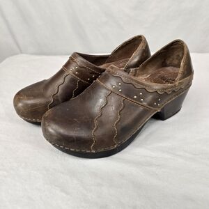 Dansko Hailey Womens Size EU 38 Clogs Brown Leather Studded Scallops